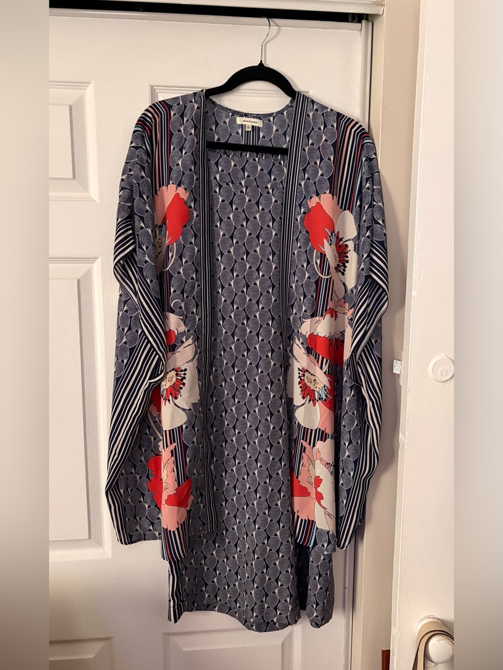 Max Studio Navy and White Patterned Kimono and crop pants set